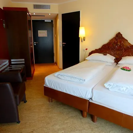 Raj Mahal Hotel 4*