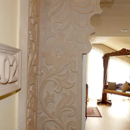 Raj Mahal فندق كاستروب روكسل